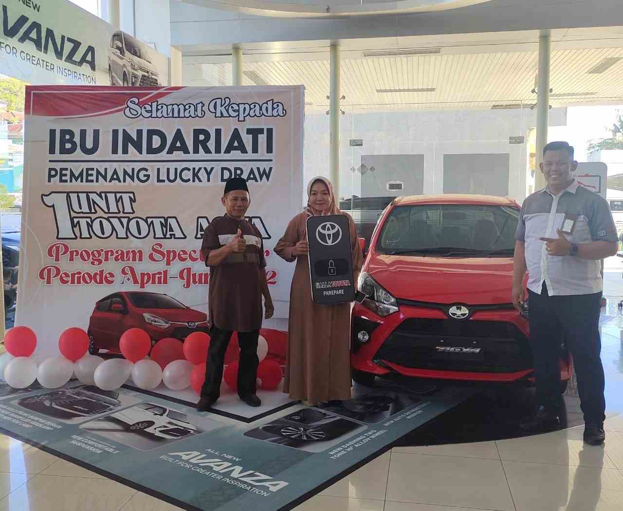 Selamat! 2 Pemenang Grand Prize Kalla Toyota Raih Mobil dan Motor