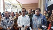 Jokowi saat menyampaikan keterangan kepada wartawan usai membuka Indonesia International Motor Show (IIMS) 2024 di JiExpo, Jakarta Pusat, Kamis (15/2/2024). (Antara Foto).