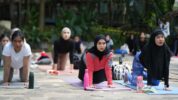 Bugis Waterpark Adventure Gelar Morning Yoga Diikuti Puluhan Pegita Yoga