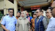 Maryam (45) Istri Dari Pengacara Rudy S Gani Mendatangi Direktorat Reserse Kriminal Umum (Ditkrimum) Polda Sulsel