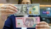 Dollar (Atas) dan Rupiah (Bawah)