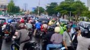 Banjir di Makassar, Pengendara Terjebak Kemacetan Berjam-jam hingga Kendaraan Mogok