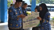 Bupati Maros Bersama BPJS Ketenagakerjaan Serahkan Santunan Jaminan Kematian Secara Simbolis Kepada Ahli Waris Anggota Korps Pegawai Republik Indonesia