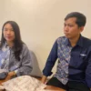 Manager Promosi PT SJAM Sintya Conarta (Kiri), Bersama Area Part Development PT SJAM Agung Dewantara (Kanan), Saat Memaparkan Program Kompetisi Modifikasi Fazzio 2025