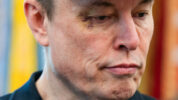 Mata Elon Musk Lebam Saat Pamitan ke Donald Trump