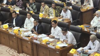 Menteri Energi dan Sumber Daya Manusia (ESDM), Bahlil Lahadalia Saat Rapat dengan Komisi XII DPR RI, Rabu (2/7/2025)