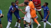 Pelatih PSG, Luis Enrique Cekik Pemain Chelsea, Joao Pedro