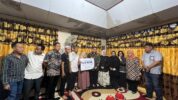 Pemkot Makassar Serahkan Santunan Rp98 Juta untuk Keluarga Almarhum Abay