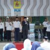 General Manager PLN Unit Induk Pembangunan (UIP) Sulawesi, Wisnu Kuntjoro Adi, Saat Memimpin Upacara Dalam Memperingati Hari Listrik Nasional ke-80