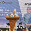 Penasehat Dharma Wanita Persatuan Kemendes PDT, Ratu Rachmatuzakiyah Saat Memberikan Sambutan dalam Mini Eco Fashion Show & Talk Show Pewarna Alam 2025