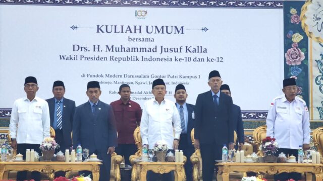 Wakil Presiden RI ke 10 dan ke-12, Jusuf Kalla, Saat Memberikan Kuliah Umum di Pondok Modern Darussalam Gontor Putri Kampus 1, Sambirejo, Mantingan, Ngawi, Jawa Timur, Rabu (17/12/2025).
