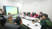 Wali Kota Makassar, Munafri Arifuddin, memimpin langsung Rapat Koordinasi terkait program Makassar Livable City Plan (MLCP) bersama perwakilan Ramboll Australia, ASEAN Australia Smart Cities Trust Fund (AAS CTF), serta Konsul Jenderal Australia, di Kantor Balai Kota Makassar, Kamis (30/10/2025).