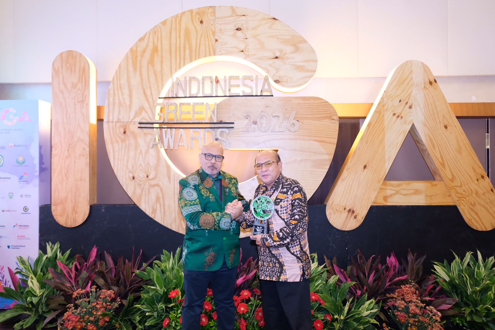 PLN UIP Sulawesi Raih Platinum Alignment di Indonesia Green Awards 2026