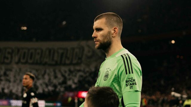 Maarten Paes Debut di Ajax, 7 Penyelamatan Warnai Hasil Imbang Kontra NEC